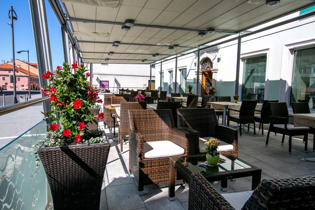 Cave & Proteus Hotel 3*