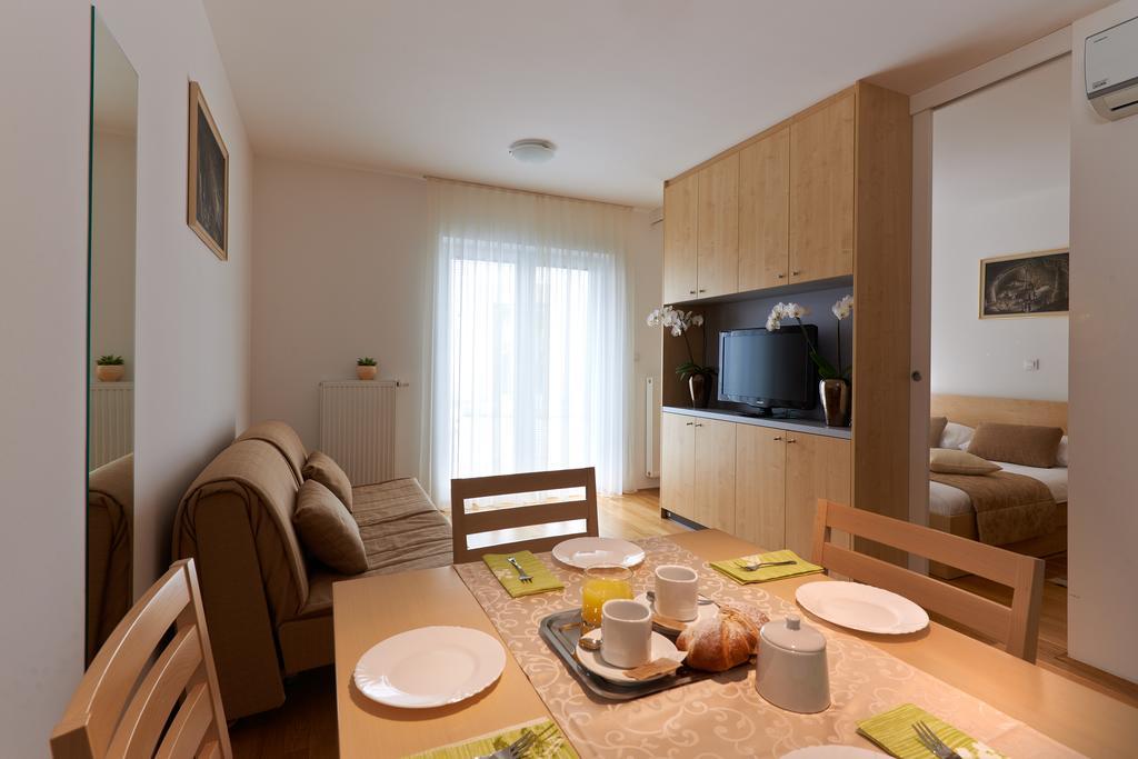 Cave & Proteus Hotel 3*